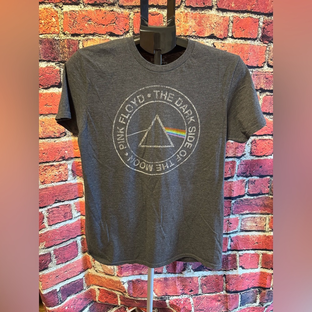 Pink Floyd Gray Graphic Tee Size M with Rainbow Prism Item #PHK7510